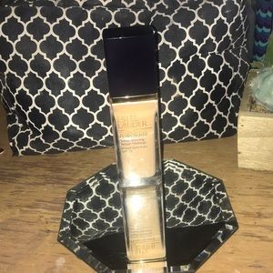 Estēe Lauder perfectionist foundation